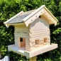 Preview: vogelhaus-nistkastenclara-für-meisen-mit-grauen -bitumenschindeln-von-rechts Preview: vogelhaus-nistkastenclara-für-meisen-mit-grauen -bitumenschindeln-von-rechts